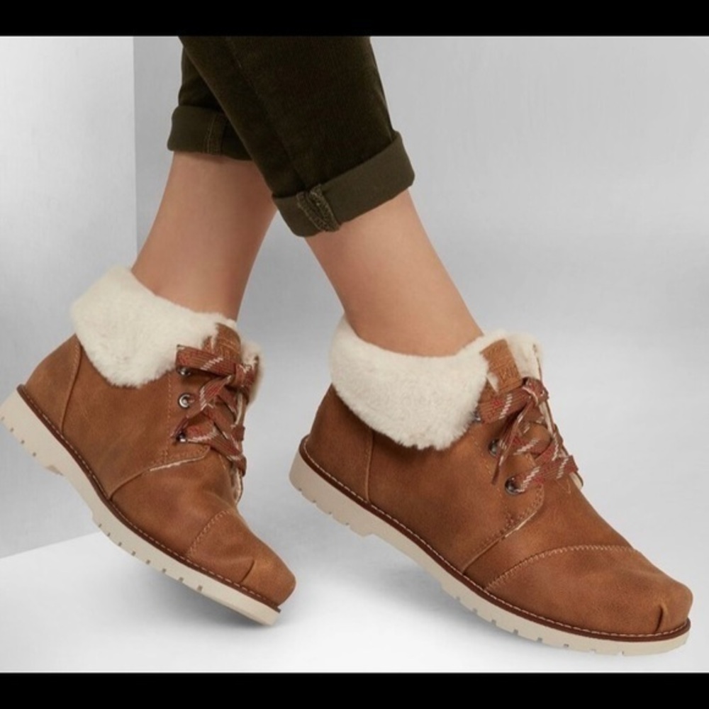 NIB-Bob’s from Skechers Cuff Accent Faux-fur Lug Ankle Boots